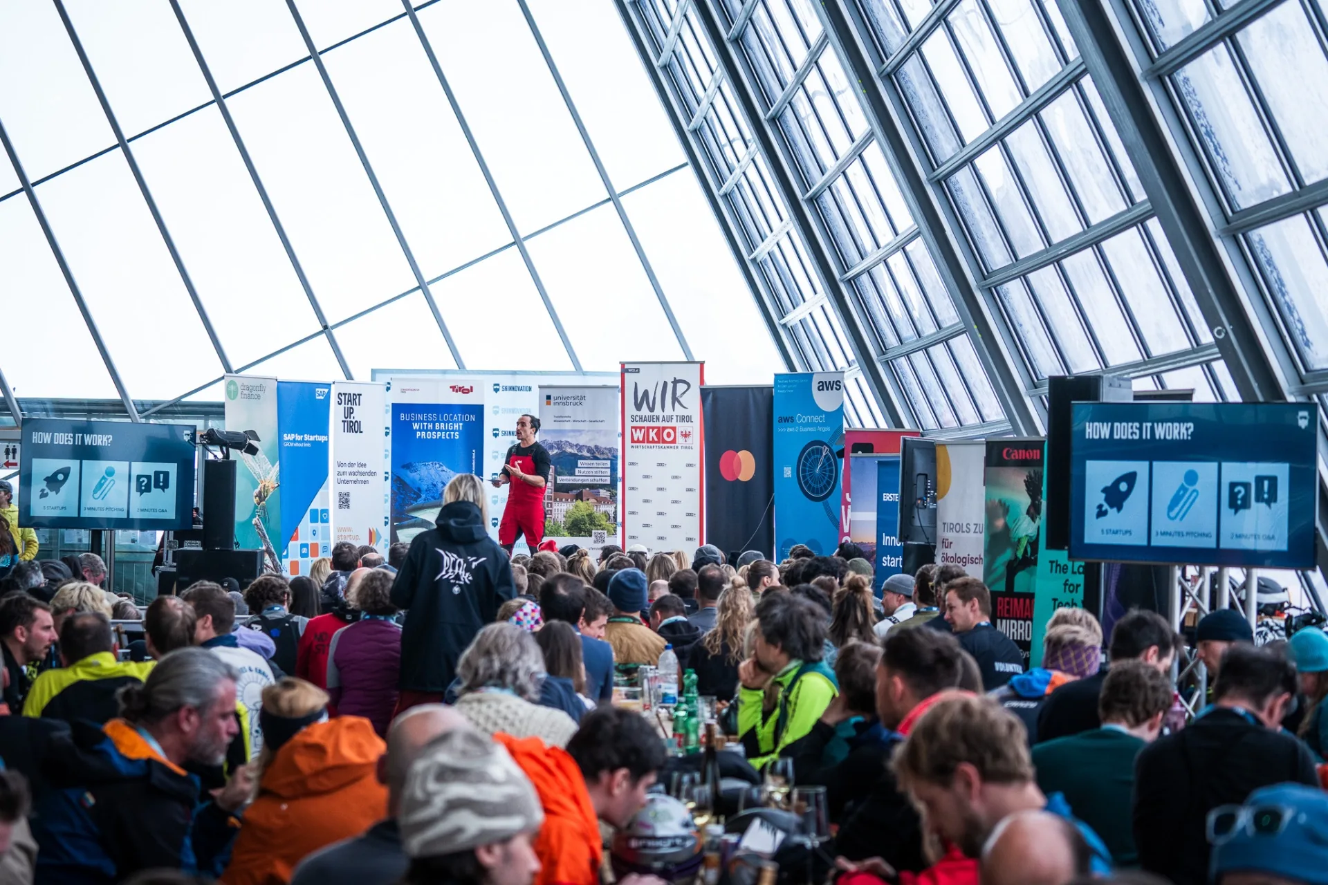 Startup Fair at SKInnovation: founders, investors and partners gathered under the Hoadlhaus glass roof