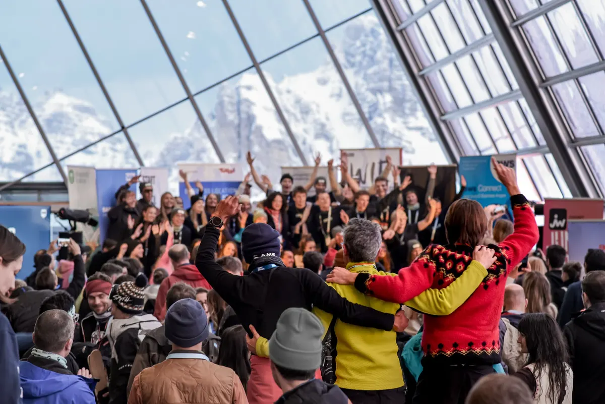 Crowd celebrating with the SKInnovation team in the mountain venue
